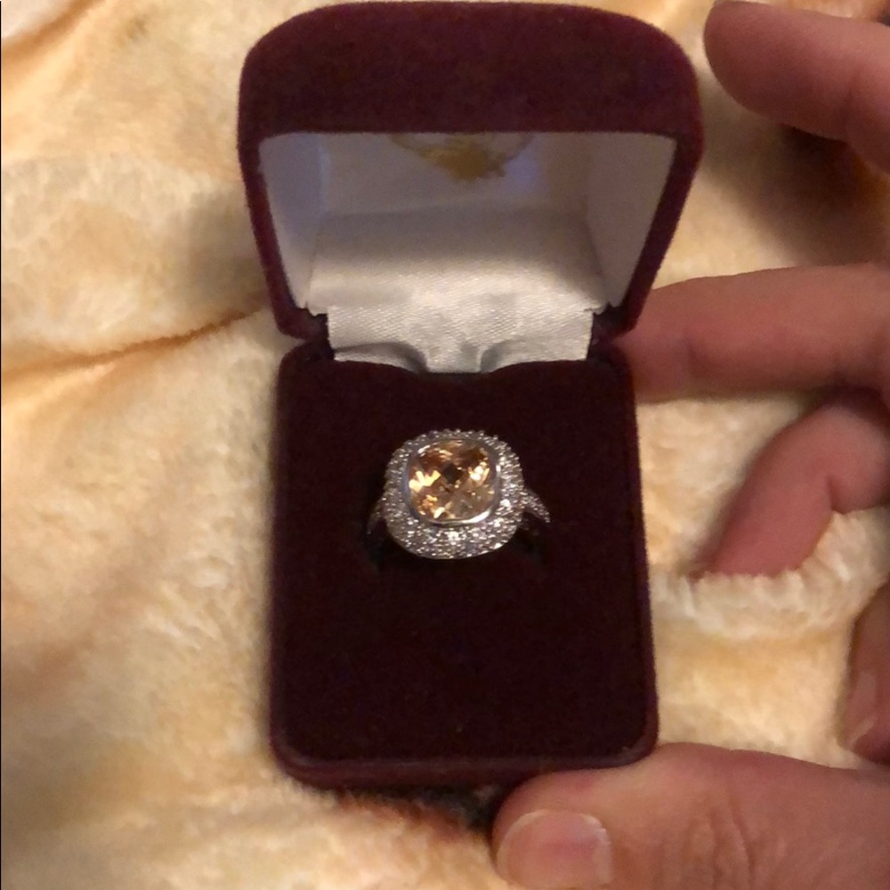 Woman’s ring